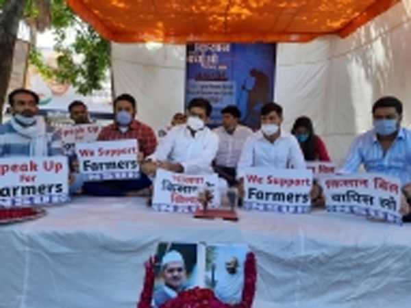 गांधी जयंती पर एनएसयूआई का कई मुद्दों पर सत्याग्रह